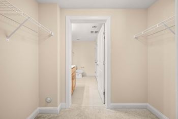 Expansive closets for your wardrobe